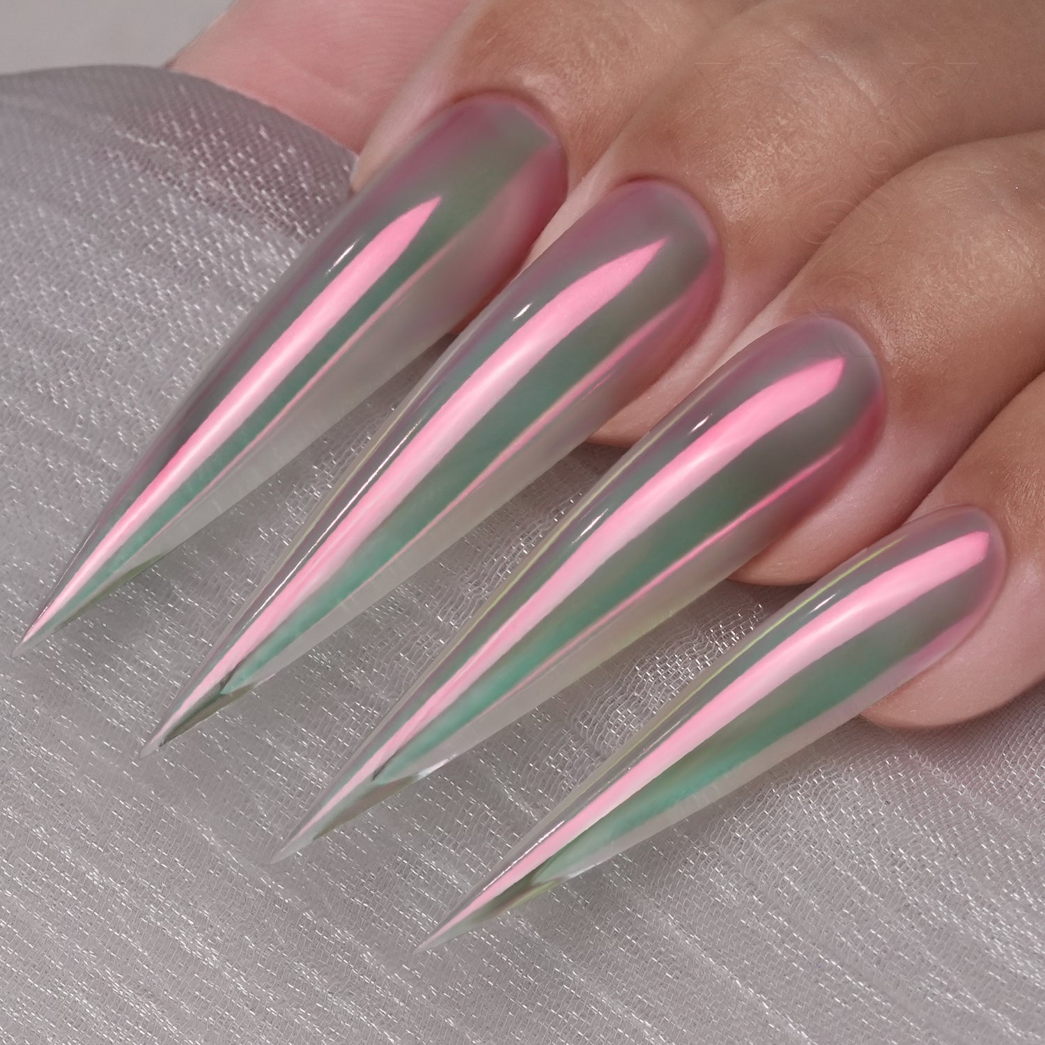 GleamTap Cushion Aurora Chrome Nail Powder -GT119 Whisper