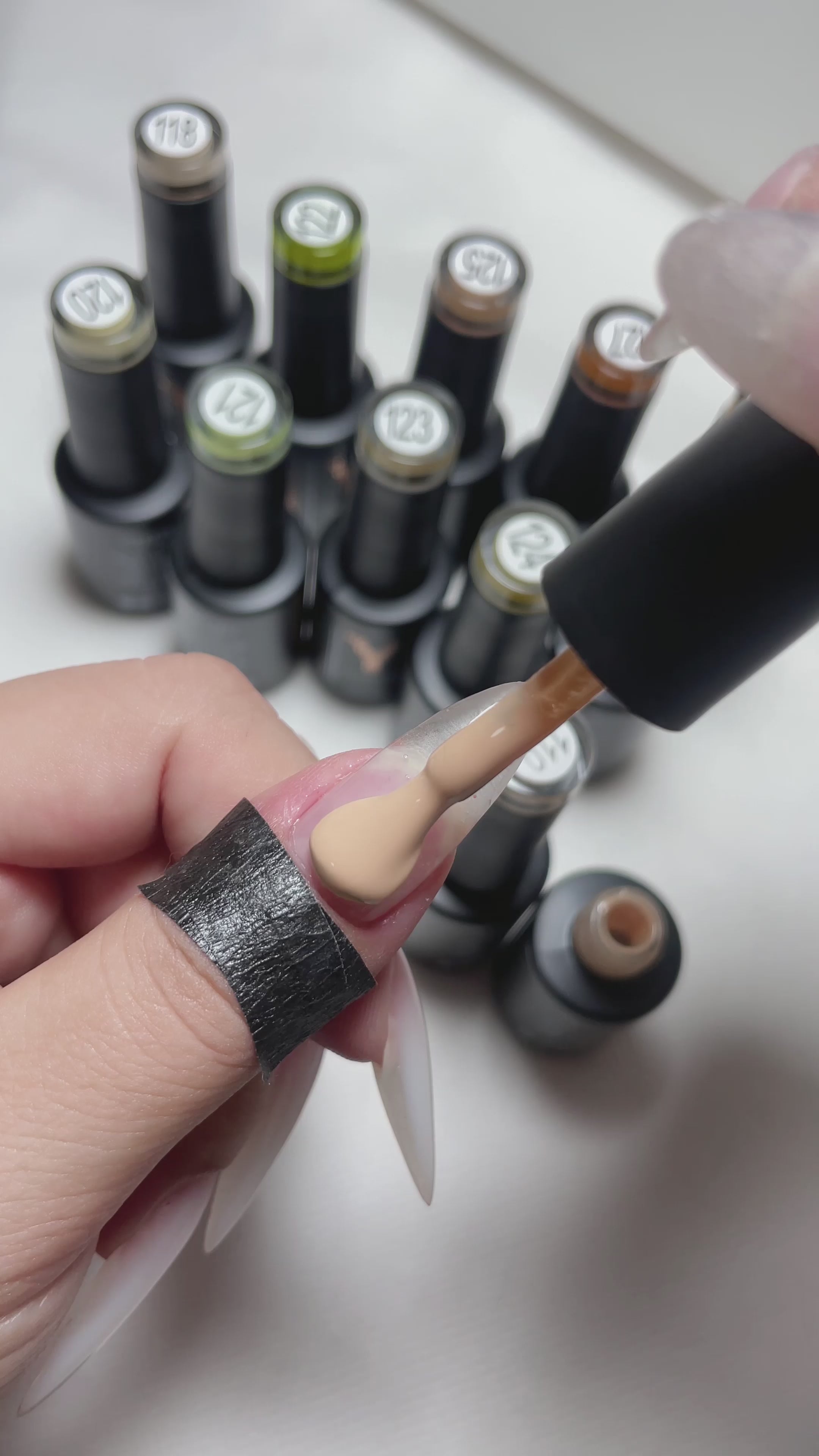Video laden: Gelbe Serie - 3 Farben Gel-Nagellack-Set