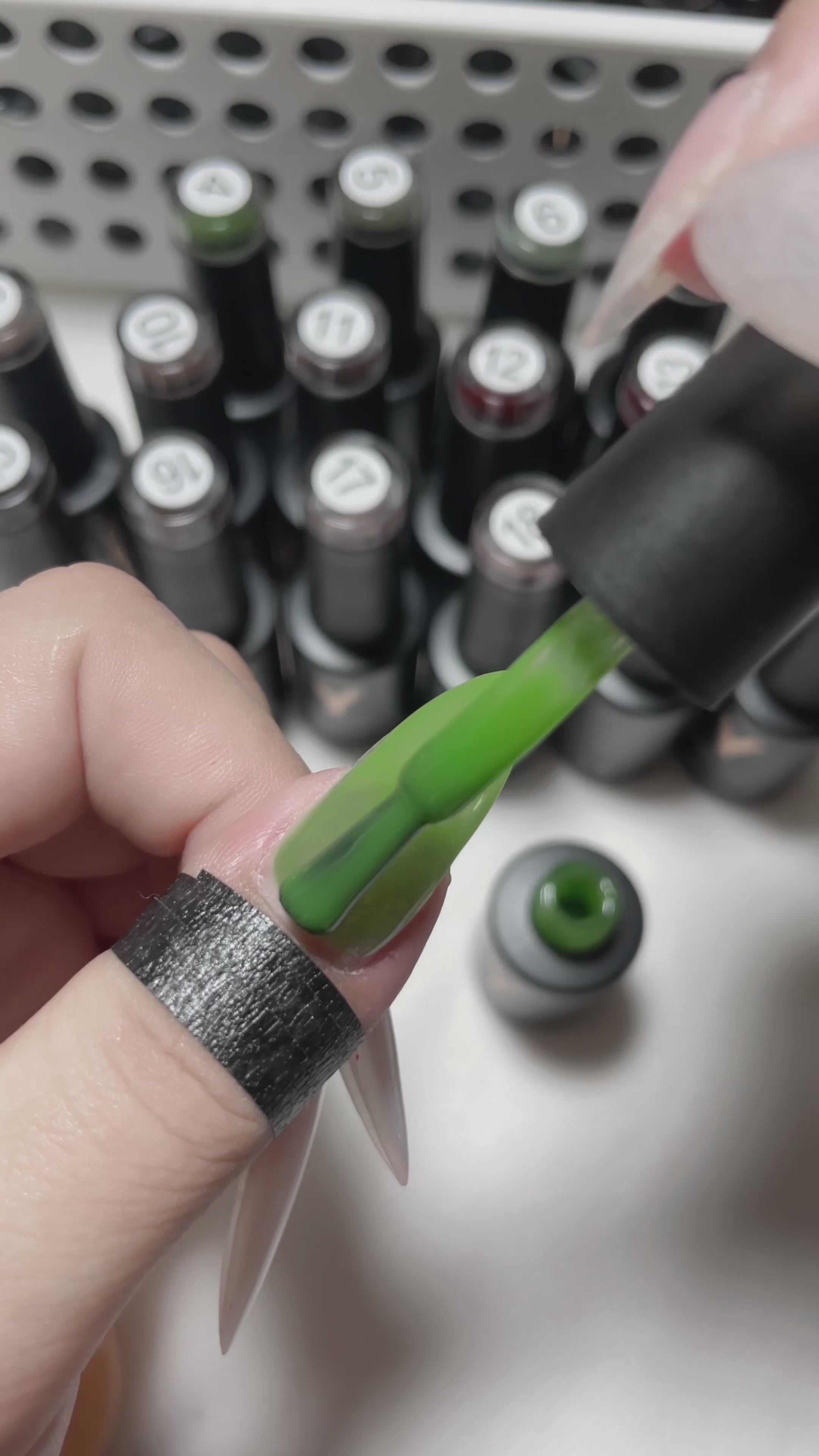 Carica video: Serie Jelly - Set di 3 smalti in gel colorati