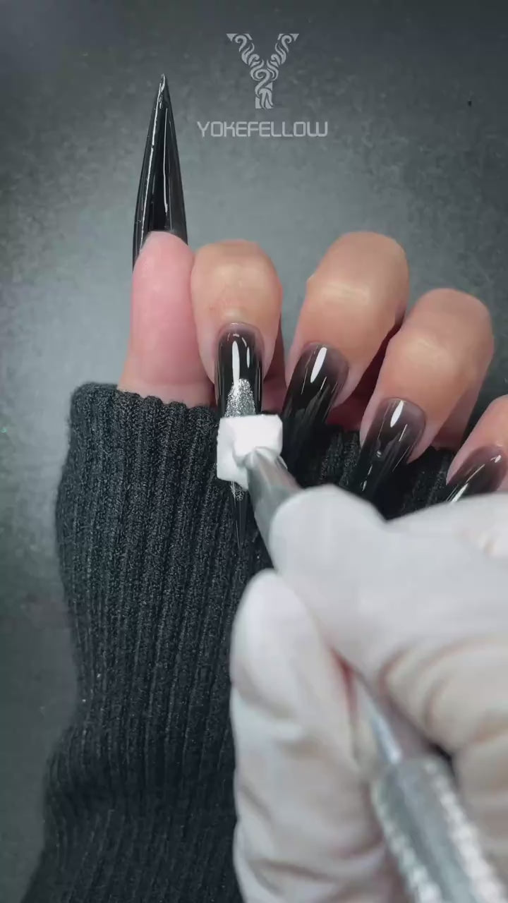 Load video: GleamTap Cushion Silvery Pearl Chrome Nail Powder-GT212 Silvery Pearl