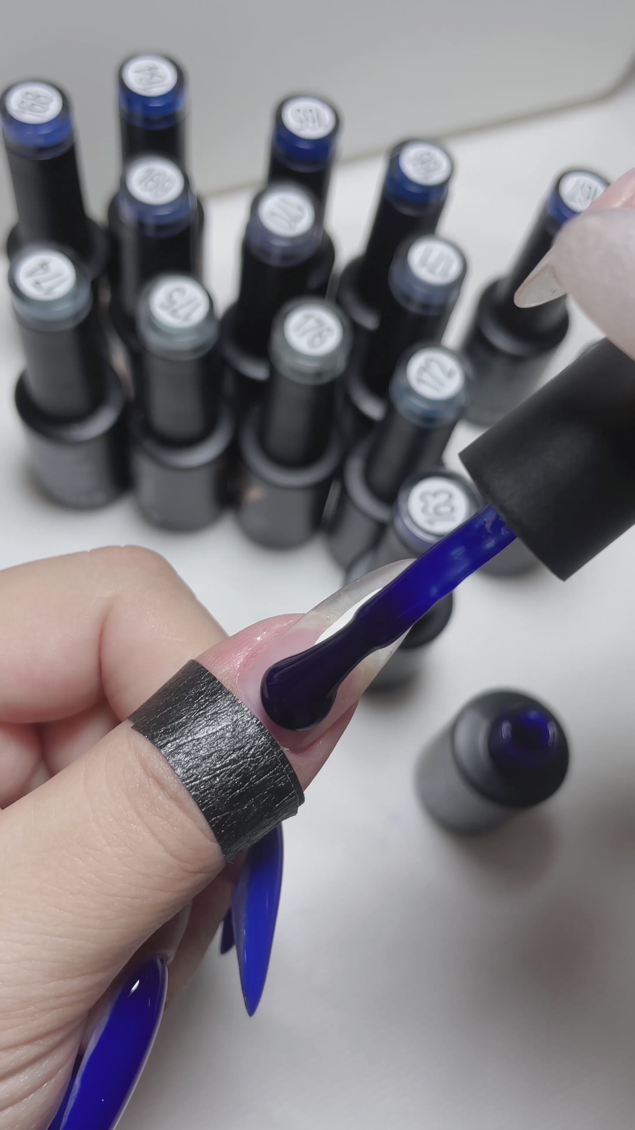Carica video: Serie Blu - Set di 3 colori di smalto gel