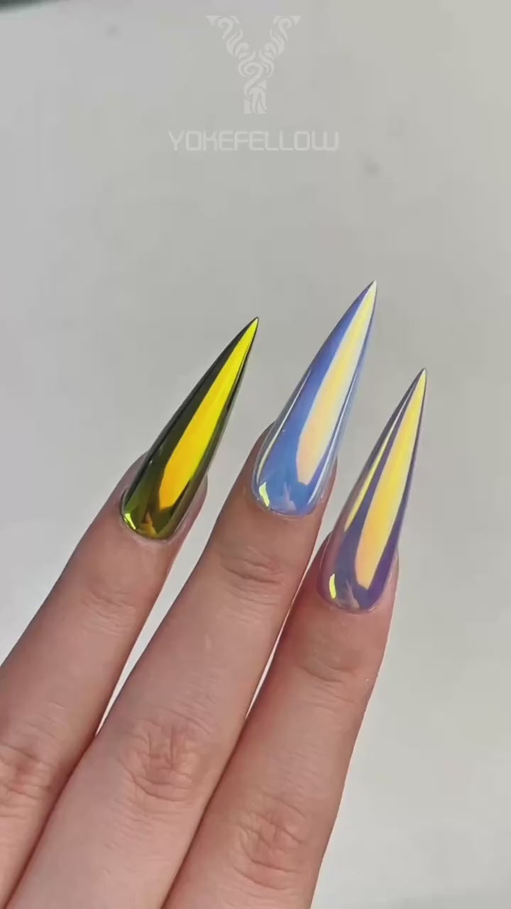 Load video: GleamTap Cushion Aurora Chrome Nail Powder-GT121 Nocturne