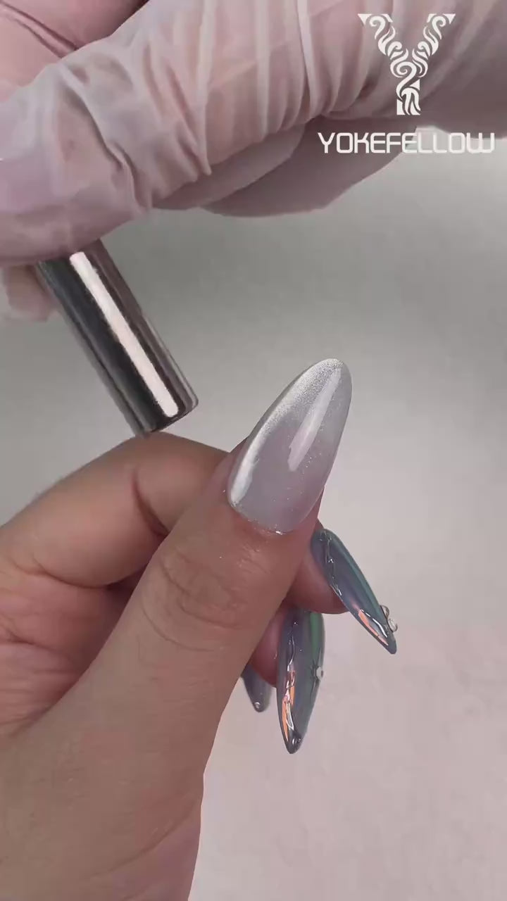 Load video: GleamTap Cushion Aurora Chrome Nail Powder-GT112 Golden Hour